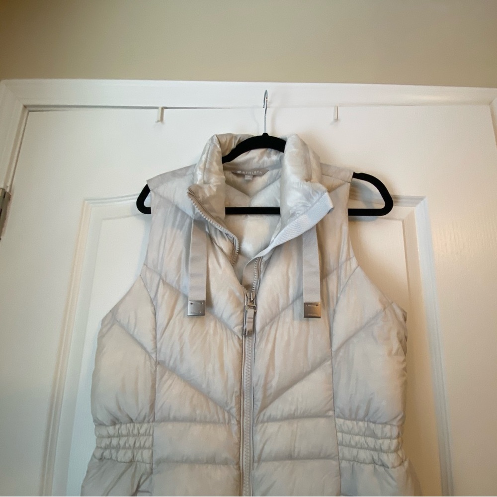 Athleta winter white puffer vest. Like new condition.